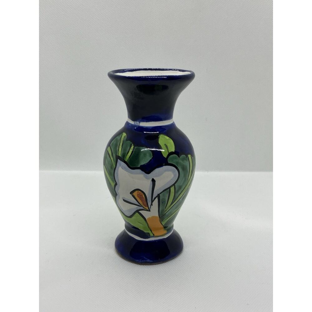 Decorative Talavera Mexican Folk Art Pottery Cobalt Blue White Cala Lilies Vase
